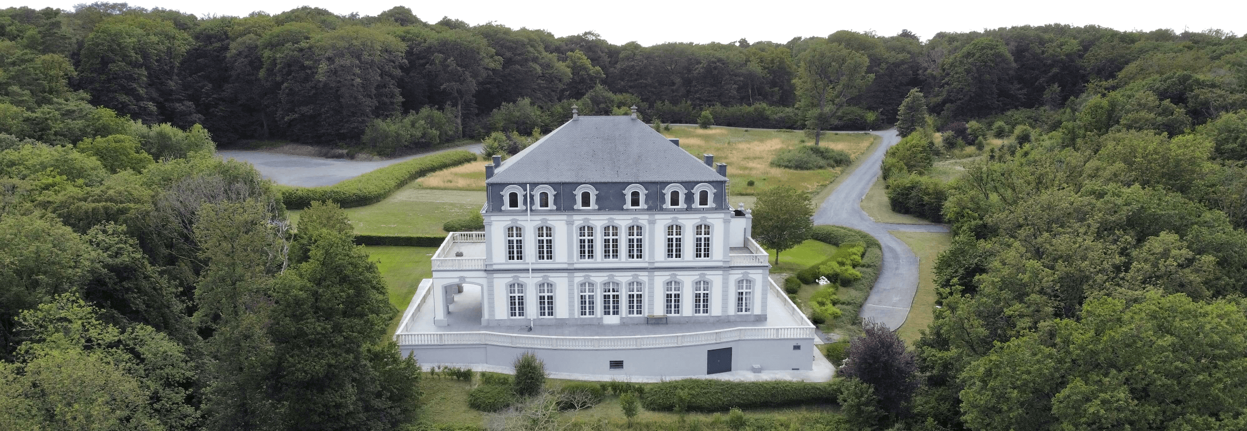 Vue arrière du Château de la Vecquée à Namur